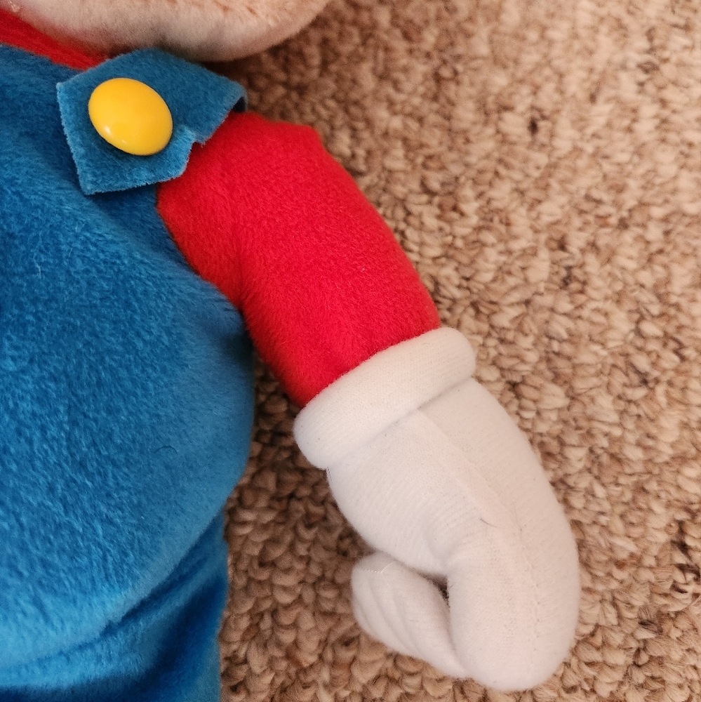Mario Plush Backpack - Picture 4 of 9